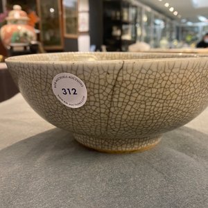 Een Chinese ge-type kom met craquelé glazuur, Yongzheng/Qianlong — foto 8