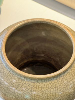 Een Chinese ge-type pot met houten deksel en sokkel, 19e eeuw — foto 11