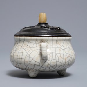 Een Chinese ge-type wierookbrander met craquelé glazuur, 19/20e eeuw — foto 6