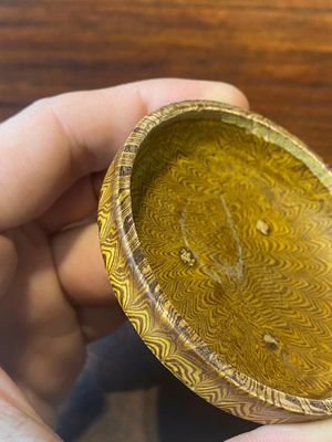 Een Chinese geel geglazuurde gemarmerde dekseldoos en een groen geglazuurde gemarmerde kan, Tang/Song — foto 15