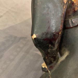 Een Chinese gelakt en verguld houten figuur van Guan Yu, Ming — foto 20