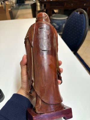 Een Chinese gelakte en deels vergulde houten Guanyin, Ming — foto 8