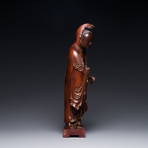 Een Chinese gelakte en deels vergulde houten Guanyin, Ming — foto 5