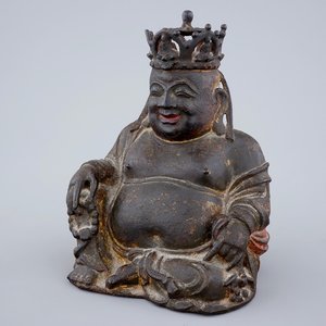 Een Chinese gelakte en vergulde bronzen gekroonde Boeddha, Ming Dynastie — foto 1