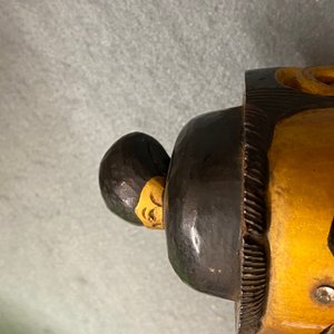 Een Chinese gelakte en vergulde houten figuur van Boeddha, 18/19e eeuw — foto 13