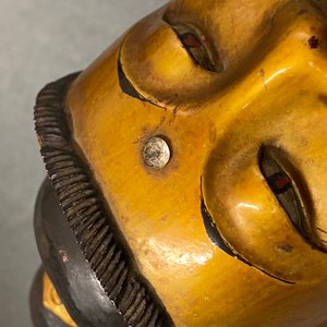 Een Chinese gelakte en vergulde houten figuur van Boeddha, 18/19e eeuw — foto 16