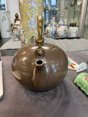 Een Chinese gepolijste Yixing steengoed theepot voor de Thaise markt, 19e eeuw — foto 10