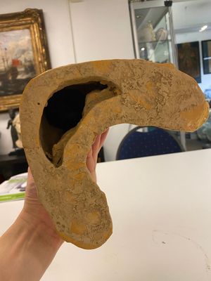 Een Chinese gepolychromeerde aardewerken aardgeest, Tang — foto 13