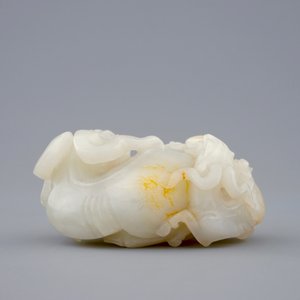 Een Chinese gesculpteerde groep van drie rammen in witte jade, 19/20e eeuw — foto 4