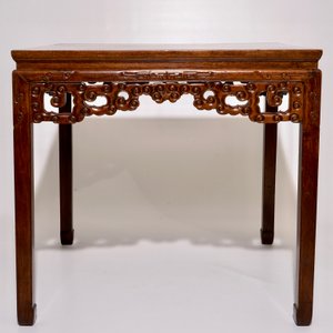 Een Chinese gesculpteerde hardhouten tafel, 19/20e eeuw — foto 2