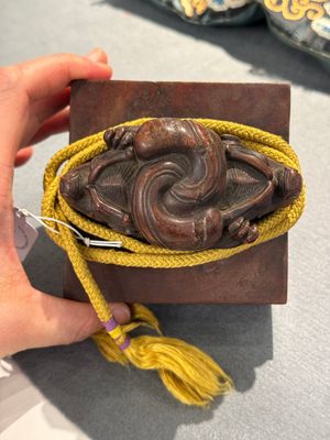 Een Chinese gestoken hongmu houten 'Jiaqing Yubi Zhibao 嘉慶御筆之寶' zegelstempel, 20e eeuw — foto 4
