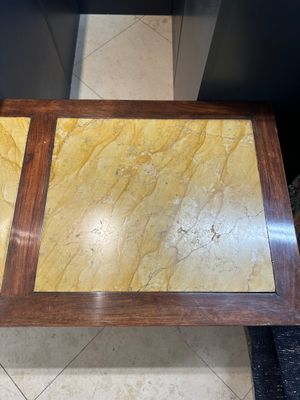 Een Chinese gestoken houten sokkel en een lage tafel met marmeren bladen, 19e eeuw — foto 8