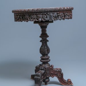 Een Chinese gestoken houten tafel met Canton famille verte plaquette, 19e eeuw — foto 4