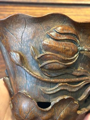 Een Chinese gestoken lotusbladvormige bamboehouten 'libation cup', 17/18e eeuw — foto 7