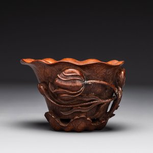 Een Chinese gestoken lotusbladvormige bamboehouten 'libation cup', 17/18e eeuw — foto 3