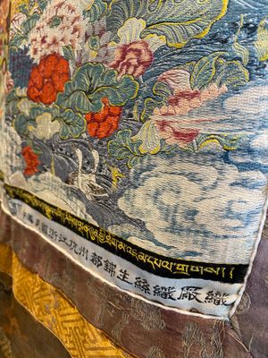 Een Chinese gewoven thangka van een Shambhala koning, Republiek — foto 4