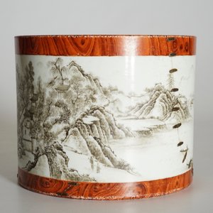 Een Chinese grisaille en faux bois penseelpot, Qianlong merk, 20e eeuw — foto 8