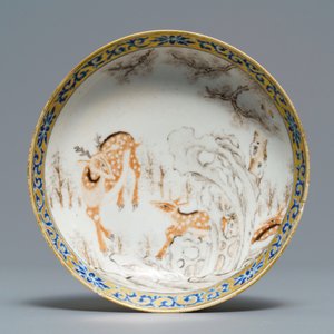 Een Chinese grisaille en ijzerrode kop en schotel met herten, Yongzheng/Qianlong — foto 2