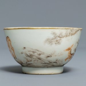 Een Chinese grisaille en ijzerrode kop en schotel met herten, Yongzheng/Qianlong — foto 5