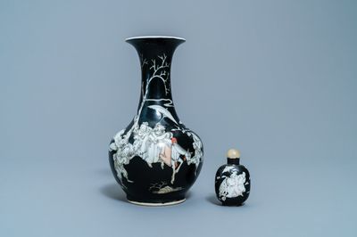 Een Chinese grisaille en ijzerrode vaas en snuiffles met zwarte fondkleur, 18e eeuw