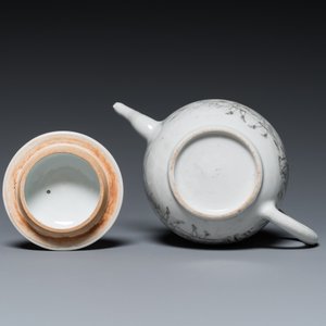 Een Chinese grisaille 'Europeanen op jacht' theepot met deksel, Yongzheng — foto 7