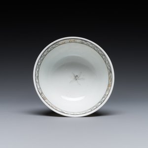 Een Chinese grisaille kop en schotel met Lan Caihe, Yongzheng — foto 8