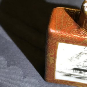 Een Chinese grisaille snuiffles, Qianlong merk, 19/20e eeuw — foto 11