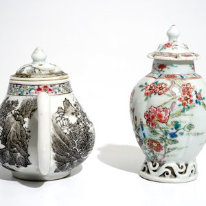 Een Chinese grisaille theepot en een famille rose theebus, Yongzheng — foto 5