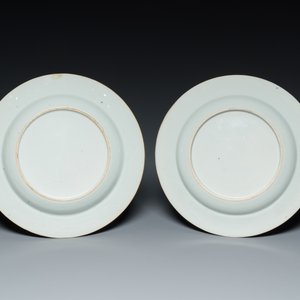 Een Chinese grisaille wapenschotel en twee borden voor de Engelse, Nederlandse en Schotse markt, Qianlong — foto 5