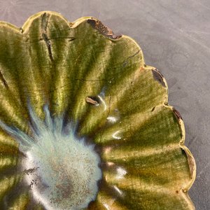 Een Chinese groen geglazuurde driepotige 'narcis' kom, wellicht Song — foto 8