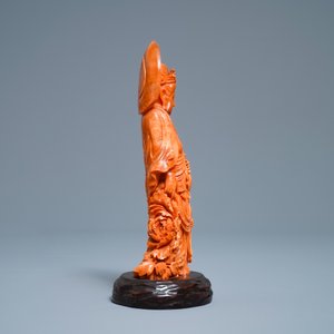 Een Chinese groep in rood koraal met Guanyin met kind, 19e eeuw — foto 3