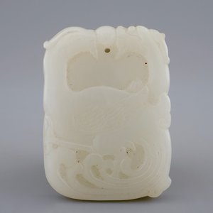 Een Chinese hanger in witte jade met draken en feniksen, 19/20e eeuw — foto 2