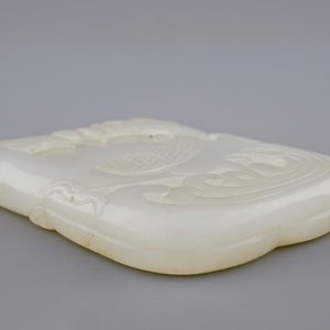 Een Chinese hanger in witte jade met draken en feniksen, 19/20e eeuw — foto 3