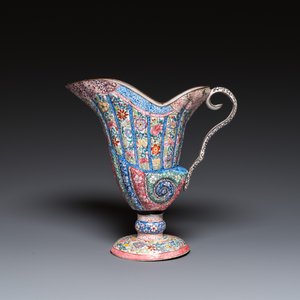 Een Chinese helmvormige kan met schelpvormig bassin in Canton email, Yongzheng/Qianlong — foto 10