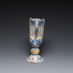 Een Chinese helmvormige kan met schelpvormig bassin in Canton email, Yongzheng/Qianlong — foto 11