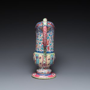 Een Chinese helmvormige kan met schelpvormig bassin in Canton email, Yongzheng/Qianlong — foto 11