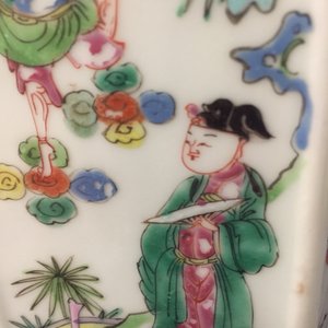 Een Chinese hexagonale famille rose penseelpot, Yongzheng, 1723-1735 — foto 13