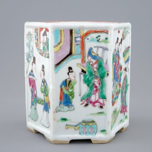 Een Chinese hexagonale famille rose penseelpot, Yongzheng, 1723-1735 — foto 3