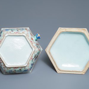 Een Chinese hexagonale famille rose terrine op onderschotel, Qianlong — foto 9