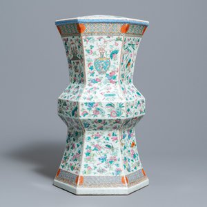 Een Chinese hexagonale famille rose tuinzit, 19e eeuw — foto 2