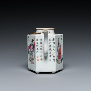 Een Chinese hexagonale famille rose 'Wu Shuang Pu' theepot met deksel, 19e eeuw — foto 2