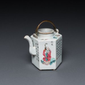 Een Chinese hexagonale famille rose 'Wu Shuang Pu' theepot met deksel, 19e eeuw — foto 7