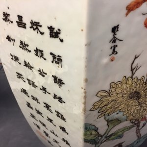 Een Chinese hexagonale vaas met qianjiang cai decor, 19/20e eeuw — foto 14