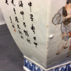 Een Chinese hexagonale vaas met qianjiang cai decor, 19/20e eeuw — foto 15