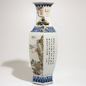 Een Chinese hexagonale vaas met qianjiang cai decor, 19/20e eeuw — foto 2