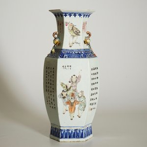 Een Chinese hexagonale vaas met qianjiang cai decor, 19/20e eeuw — foto 7