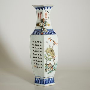 Een Chinese hexagonale vaas met qianjiang cai decor, 19/20e eeuw — foto 8