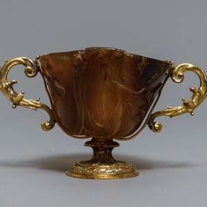 Een Chinese hoornen 'libation cup' met verguld koperen montuur, 18/19e eeuw — foto 3