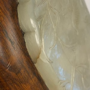 Een Chinese houten dekseldoos met een 'kwartel' plaquette in witte jade, 18/19e eeuw — foto 13
