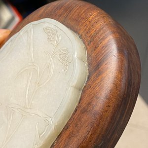 Een Chinese houten dekseldoos met een 'kwartel' plaquette in witte jade, 18/19e eeuw — foto 21